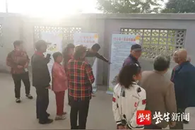 盐城市亭湖区便仓镇明亮村组织开展“扫黄打非”乡村行活动图片