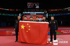 国乒男团颁奖典礼“斯韦思林杯”与“考比伦杯”大合体 | 图集图片