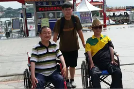 最温暖的陪伴！爱心持续15年，他带轮椅兄弟游遍全国图片