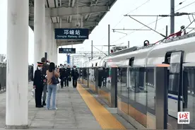 国内首个！成都依托既有铁路环线动车公交化 南站到崇州仅需22分钟图片