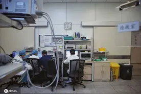 男生发烧硬撑两天，导致心脏停跳！医生：警惕这些症状图片