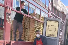 乌鲁木齐：新联市场场外交易有序繁忙图片