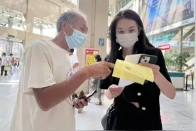 200-600元一单，陪诊行业兴起：挂号、陪伴就医、取药的“临时家属”图片