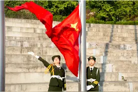 寻找山东最美大学￨山东财经大学燕山学院：山财燕院的军训风采图片