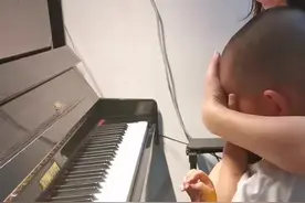 4岁孤独症男孩盲弹钢琴被赞“天才”医生：孤独症不应该被过度美化图片