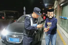 私家车主拼命按喇叭、晃大灯，浙J1298警秒懂，连闯6个红灯图片