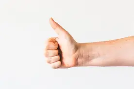 国外Z世代评选"十大中老年表情包"，这个表情挑衅又冒犯图片