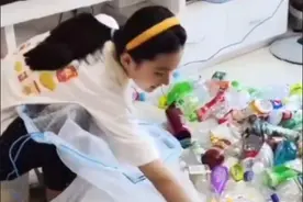 十四岁女孩连续捡两个月废品，专门送给她图片