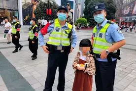 我为群众办实事丨四兄妹逛解放碑弄丢妹妹，还好遇见他们……图片