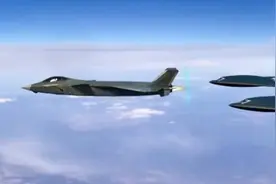 央视首次曝光双座歼-20控制隐身无人机编队动画图片