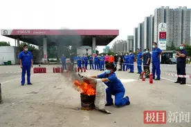 湖北鄂州组织多部门对乙醇汽油封闭运行进行检查图片