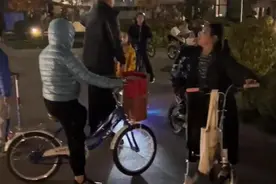 柴犬从家偷偷跑出，20多名小朋友帮主人找回图片