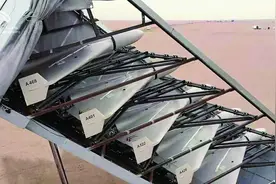 俄动用“蜂群”战术，乌拦截招数齐出，俄乌展开无人机攻防战图片