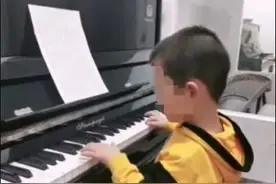 自闭症男童盲弹钢琴准确率近100%，妈妈发声图片