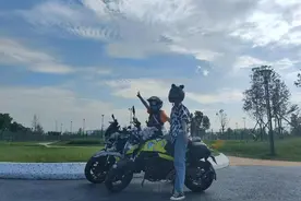 深度丨解码社交平台的新流量密码“摩托”都市女骑手：其实我们也惜命、怕摔图片