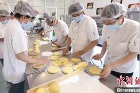 台媒看大陆：山东威海乳山大喜饼 手工制、脆甜香图片