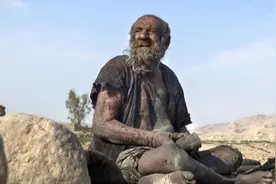 “全球最脏的人”洗澡后去世 终年94岁曾60多年不洗澡图片