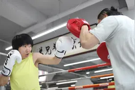 医疗专家：搏击拳套必须戴，对练水平应相当图片