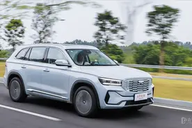 吉利太卷了，博越L上市12.57万起，网友直呼超值！最低配竟最香图片