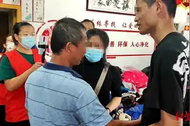 身背8万现金流浪！失忆男子20年后回家，妹妹：相认时他还怕我是骗子图片