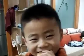 逆袭！男孩考倒数获鼓励，3年后变全班第一，爸爸：天天夸他图片