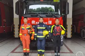 南京消防走秀火了，重庆消防也整活：8件套安排上，样样都有绝活图片