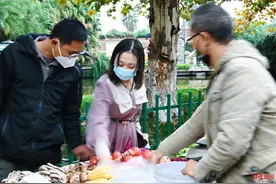 “上门做饭”走红，95后兼职两月建团队！“新职业”不新，6年前的网约厨师平台只坚持了一年半图片