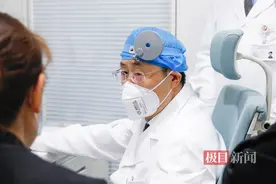 女子耳朵奇痒无比，一查竟是“脚气”？医生透露原因……图片