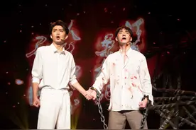 追随“延乔兄弟”跨越时空开启青年对话，大学生出演原创话剧《何处不青山》图片