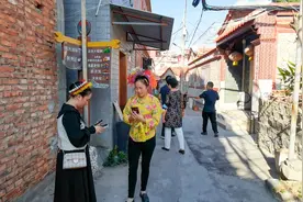 泉州丨神秘的三大渔女之蟳埔女，人人头上都戴花图片