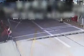 加油站内任性吸烟，一男子被大兴警方拘留图片