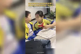 给弟弟辅导作业的姐姐有多霸气图片