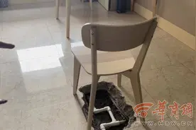 精装房入住仅半年地埋水管就漏水“房子里已经挖开三个坑了 还有漏点”图片