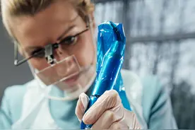 植不起发的年轻人，去“画”头发了图片