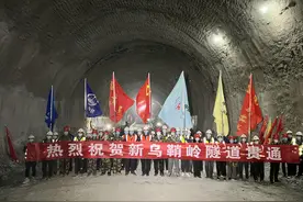 喜报！我国第三代穿越乌鞘岭隧道全线贯通图片