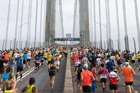 五万人现场跑纽约马拉松，女选手莎伦·洛克迪首次全马即夺冠图片