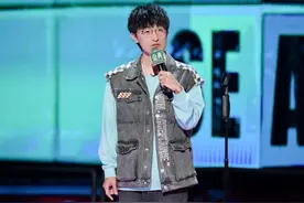 脱口秀演员邱瑞：只要清醒着几乎都在写段子，现在更想好好生活图片