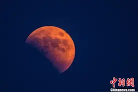 多地上演月全食！一起欣赏“红月亮”“月掩天王星”奇观图片