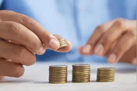 AI时代下的挣钱思路：从消费到创收的转变图片