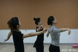 辛海宁：在无声世界里，她用眼睛将音符传递图片