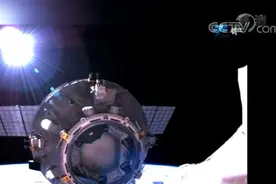 从天舟四号视角看“T”字基本构型中国空间站全貌图片