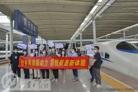 从南宁站至吴圩机场站只需16分钟 记者带你试乘体验南凭高铁南崇段图片