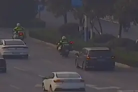 “颅内出血，快点快点……让让，让让！”图片