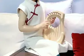 姥姥用旧衣巧变孙女新衣，网友：姥姥这审美，出道就是专业设计师图片