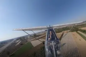 河南男子放弃年薪20万工作回村造飞机，仅有初中文化造出5架飞机均成功试飞图片