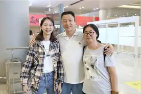 再访广西校园“挡刀女孩”：“曾舍身救战友的父亲是我的超级英雄”图片