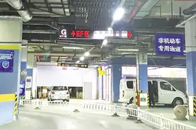烟台商场停车收费哪家贵？停车一天，一路之隔收费竟然相差52元图片