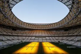 早安·世界杯｜若将球员“换算”成欧元铺满卢塞尔体育馆图片