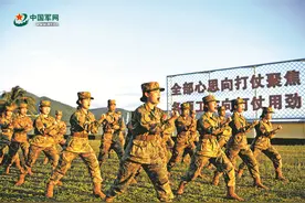 站“C位”、当主角，这面墙成为全连官兵记录成长的“舞台”图片