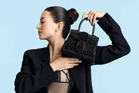 Delvaux经典包袋穿上节日盛装，欧阳娜娜发布生活方式品牌｜是日美好事物图片